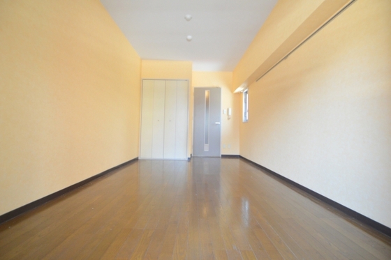 居室・リビング　広々８．６帖の洋室空間♪インテリアも楽しめます！