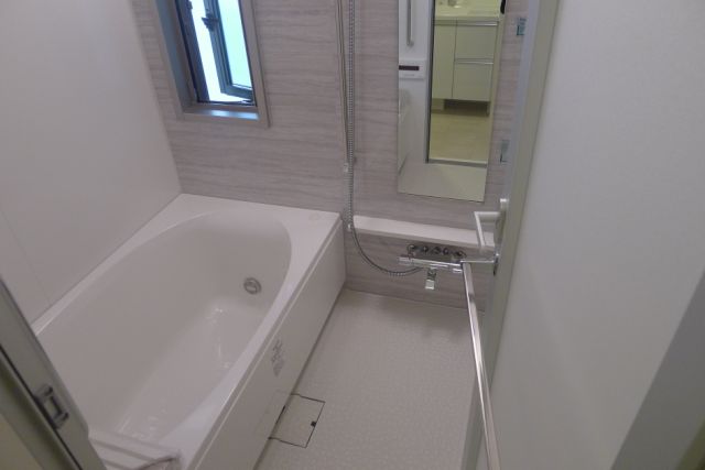 バス・シャワールーム　バス広めです♪