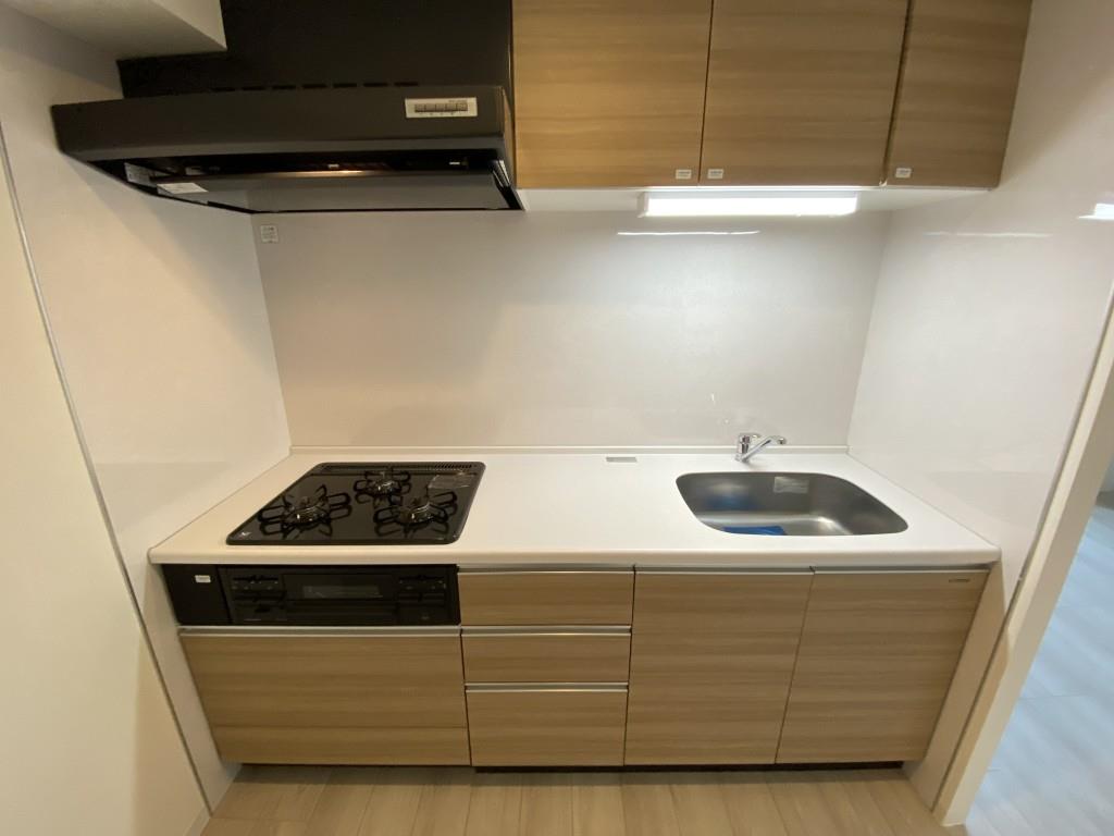 キッチン　3口コンログリル付きシステムキッチン