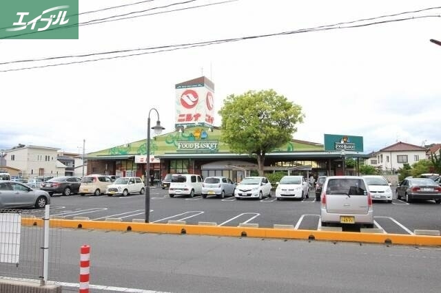 スーパー　ニシナフードバスケット三門店（スーパー）まで585m