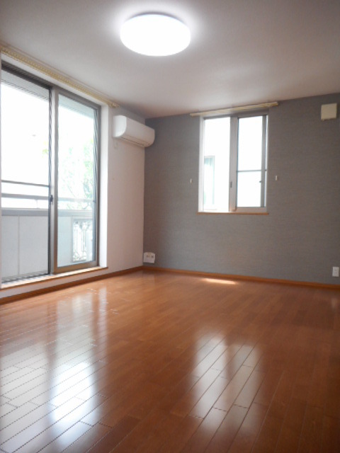 居室・リビング　オシャレなアクセント付きリビング