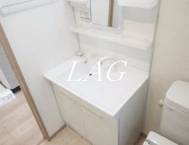 洗面設備　独立洗面台になります。