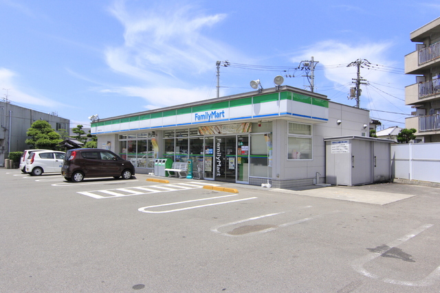 コンビニ　ファミリーマート余戸南四丁目店（コンビニ）まで240m