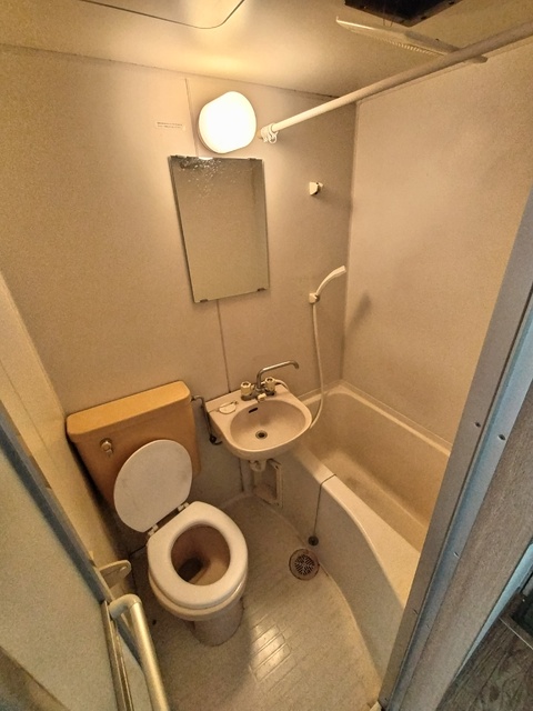 トイレ　クリーニング前の写真です