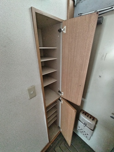 収納　クリーニング前の写真です