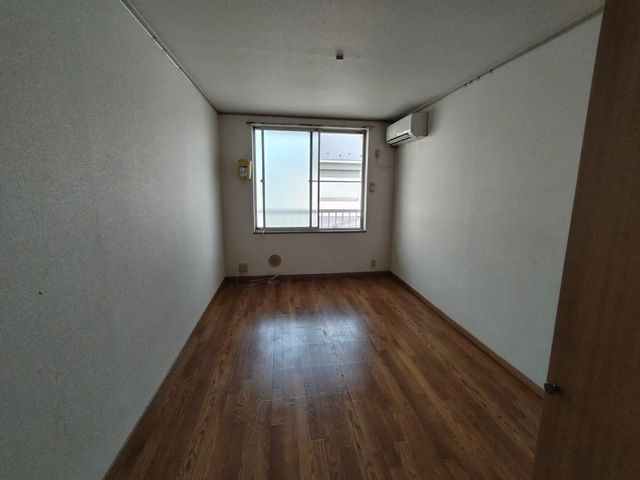 居室・リビング　クリーニング前の写真です