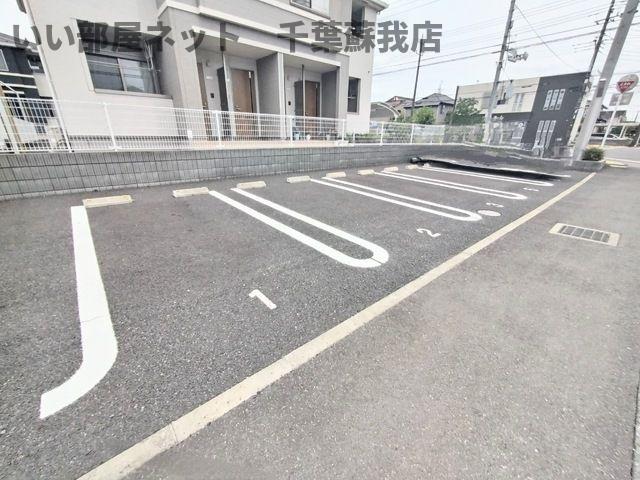 駐車場　駐車場に車を止められます
