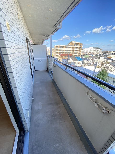 バルコニー　陽当たり良好なバルコニーです