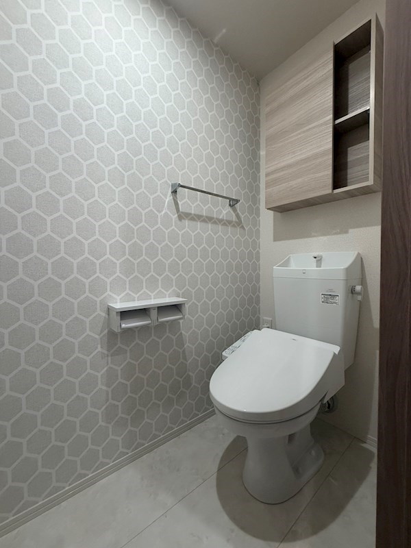 トイレ　（参考写真）同じ間取の別のお部屋です