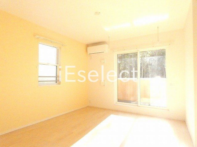 居室・リビング　2面採光で明るいリビングです