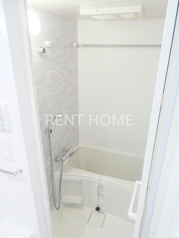 バス・シャワールーム　浴室乾燥機・追い焚き機能付きです