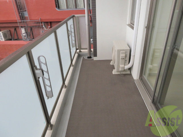 バルコニー　天気のいい日はバルコニーで洗濯物も干せますよ。