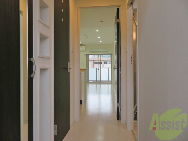 玄関　玄関からの目線です。明るいお部屋でいいですね。