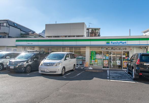 コンビニ　ファミリーマート中野中央一丁目店（コンビニ）まで224m