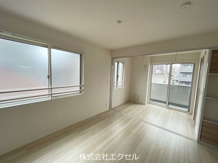 居室・リビング　フラットな室内です。