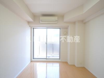 居室・リビング　こちらのリビングで趣味の時間をお楽しみください