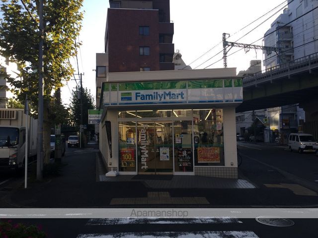 コンビニ　ファミリーマート（コンビニ）まで656m
