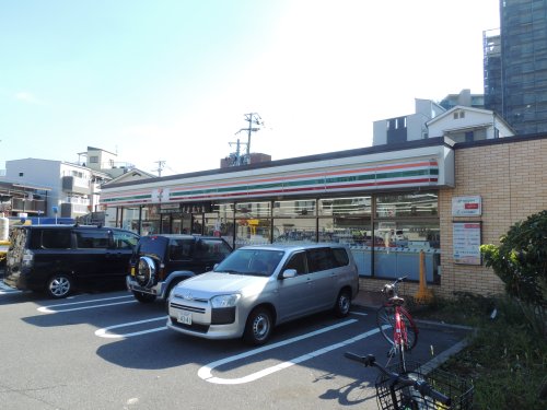 コンビニ　セブンイレブン 大阪野田6丁目店（コンビニ）まで242m