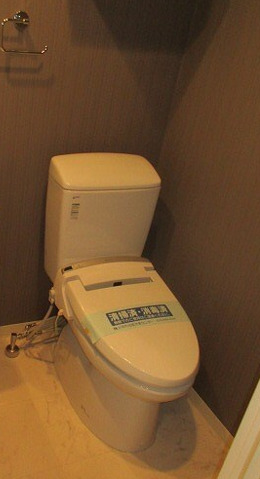 トイレ　温水洗浄便座付き♪