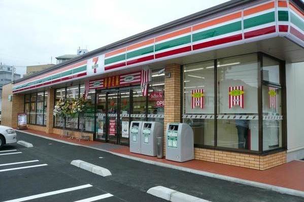 コンビニ　セブンイレブン札幌八軒1条東1丁目店（コンビニ）まで583m