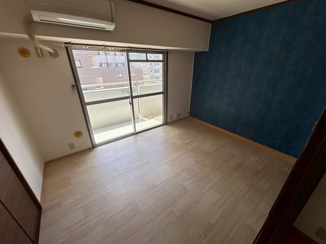 その他部屋・スペース　開放的な寝室です