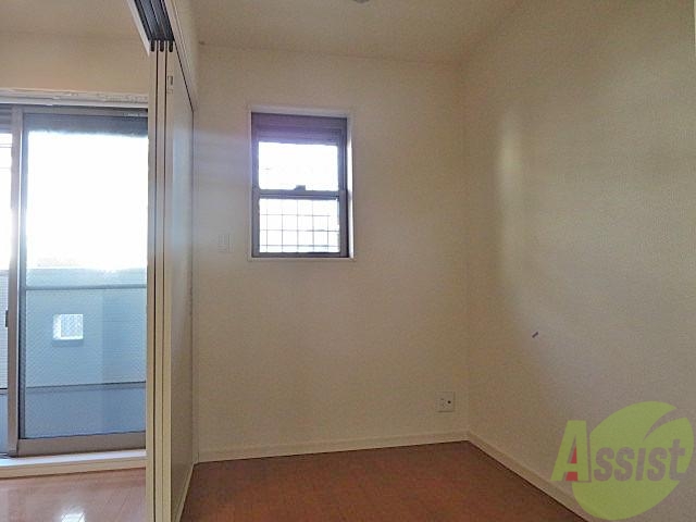 その他部屋・スペース　寝室になります！小窓もあるので明るいお部屋です＾＾