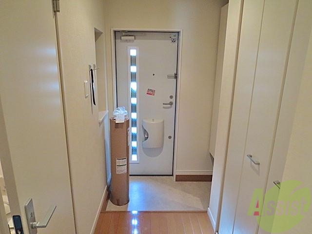 玄関　玄関になります！広いですね＾＾シューズボックスもありますよ！