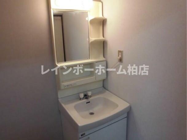 洗面設備　独立洗面台です