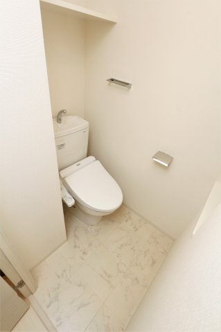 トイレ　参考写真（同物件別部屋）