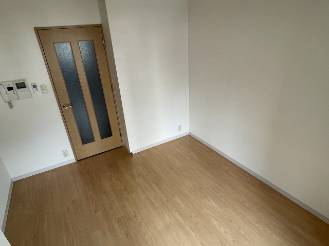 その他部屋・スペース　落ち着いた色調の寝室です