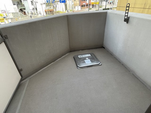 バルコニー　暖かな日差しのふりそそぐバルコニー