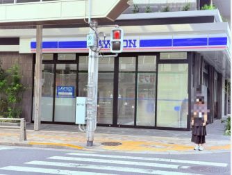 コンビニ　ローソン足立千住三丁目店（コンビニ）まで31m