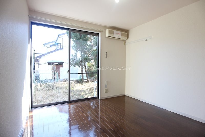 居室・リビング　フローリング仕様の綺麗なお部屋です。