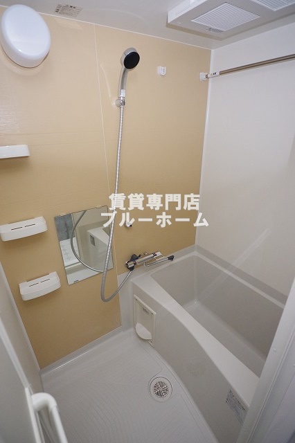 バス・シャワールーム　浴室乾燥付きバス！