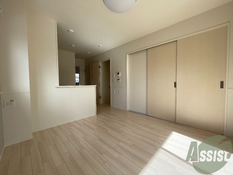 居室・リビング　１０帖のＬＤＫです。南向きで部屋が明るくなるのが嬉しいですね