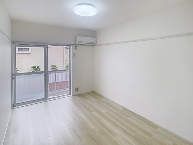 居室・リビング　※掲載の写真は、空室の１室を掲載しております。