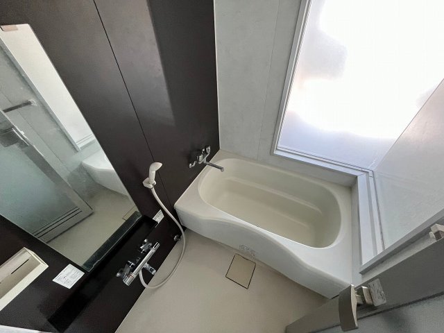 バス・シャワールーム　コンパクトで使いやすいお風呂です