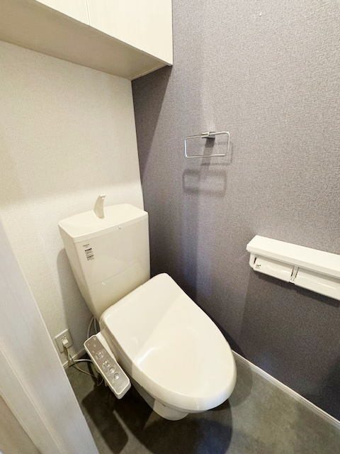 トイレ　温水洗浄便座です。