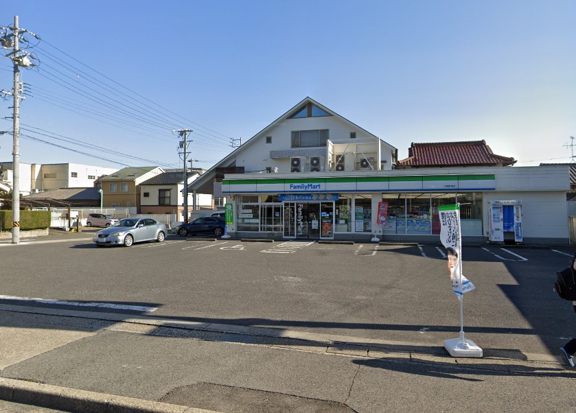 コンビニ　ファミリーマート 大森駅南店（コンビニ）まで670m