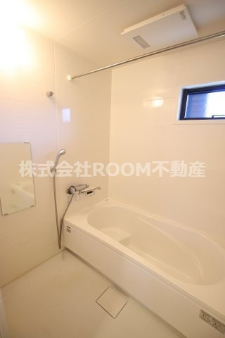 バス・シャワールーム　コンパクトで使いやすいお風呂です