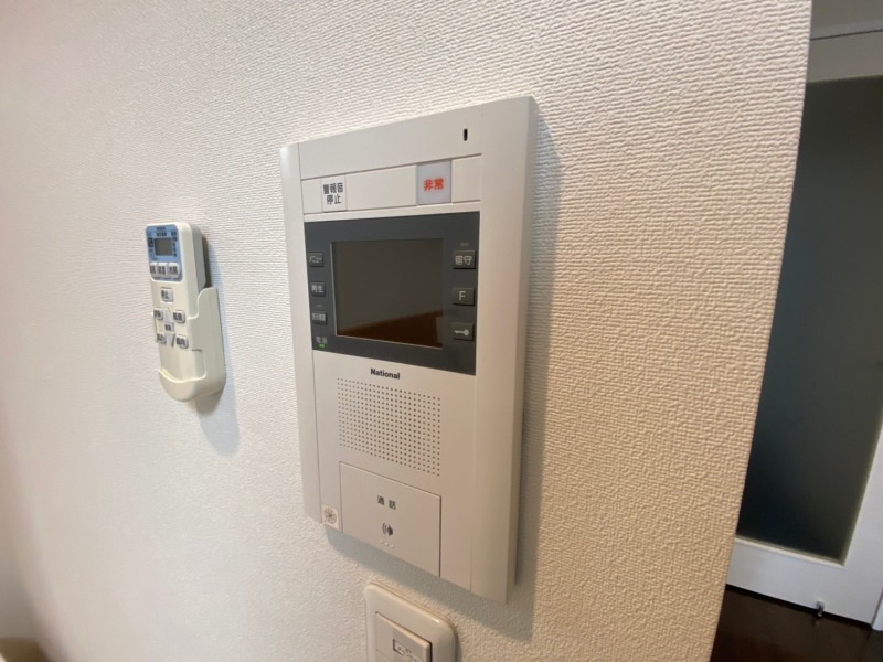 セキュリティ　ＴＶモニター付インターホンです。来客者の顔が見えるので安心！