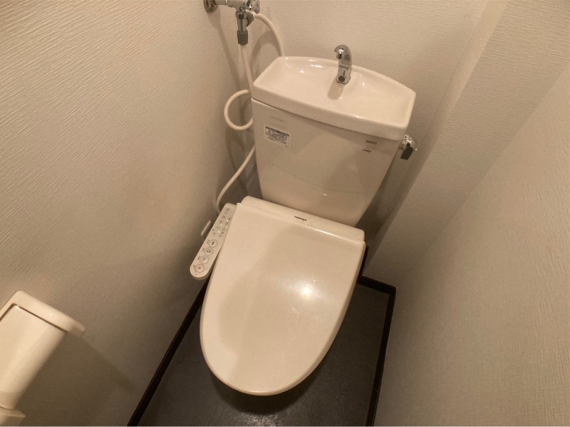 トイレ　ウォシュレット機能がついたトイレ。安心して使用できますね。