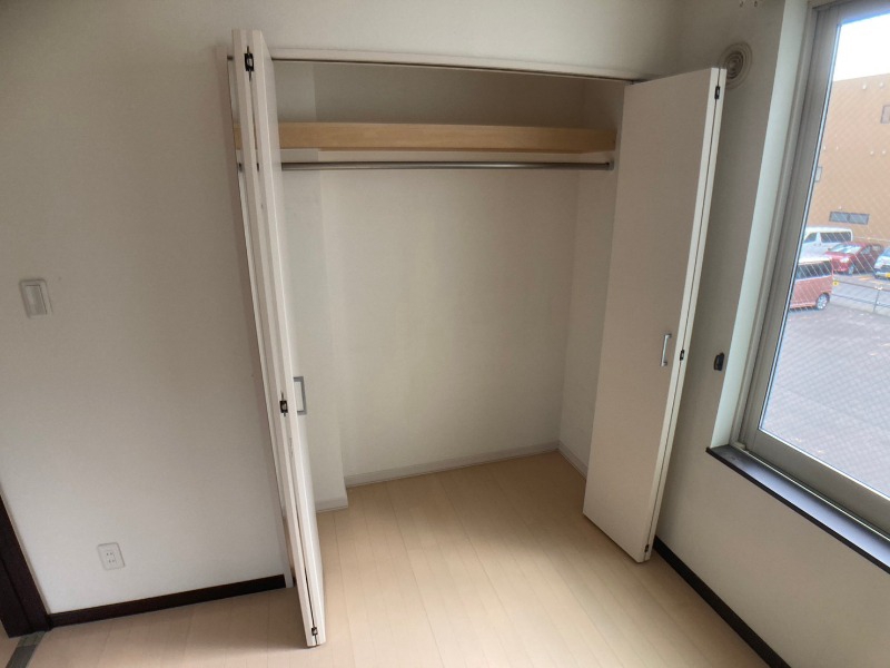 収納　寝室の収納になります。広々としてたくさん収納できます。