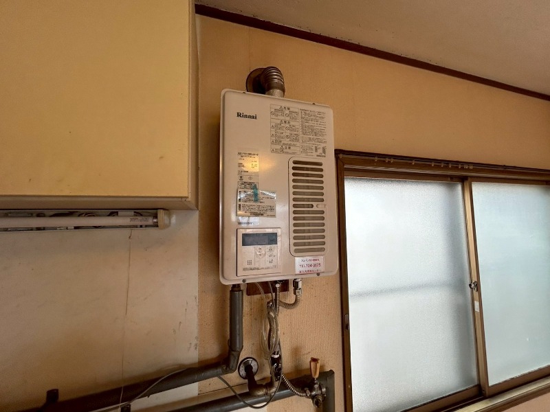 その他設備　こちらの給湯器で、お湯が温まりますよ～。