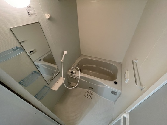 バス・シャワールーム　※別部屋の写真です