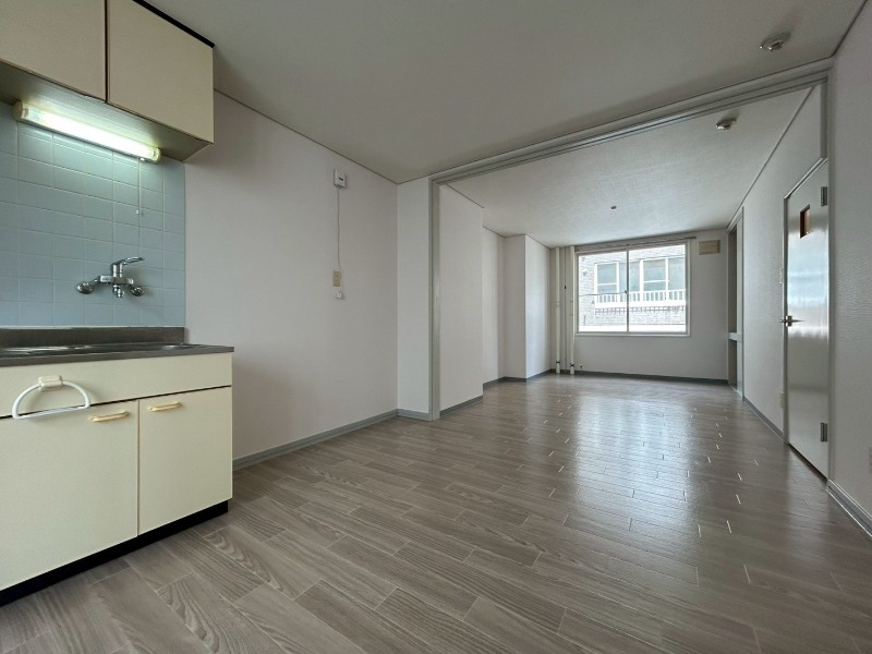 居室・リビング　広くてキレイなお部屋が広がっていて、充実した生活が送れそう。