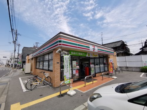 コンビニ　セブンイレブン 富田林喜志町2丁目店（コンビニ）まで26m