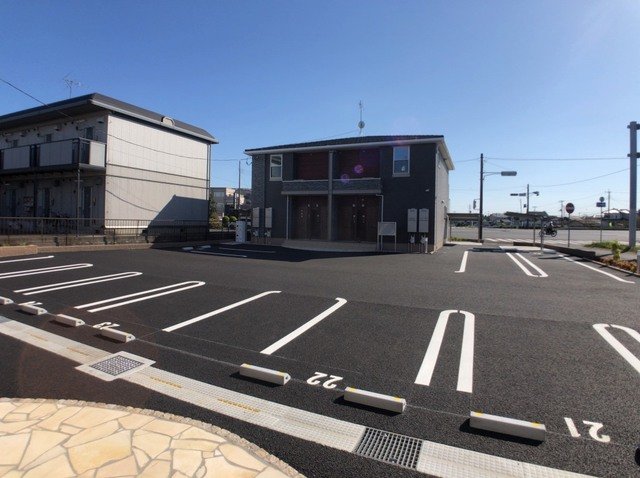 駐車場　駐車場があるので、車を買う予定の方も安心です