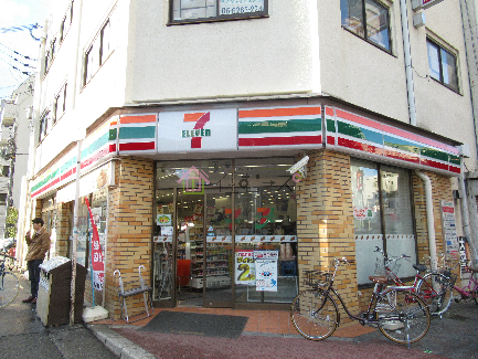 コンビニ　セブンイレブン 大阪大国町駅北店（コンビニ）まで18m