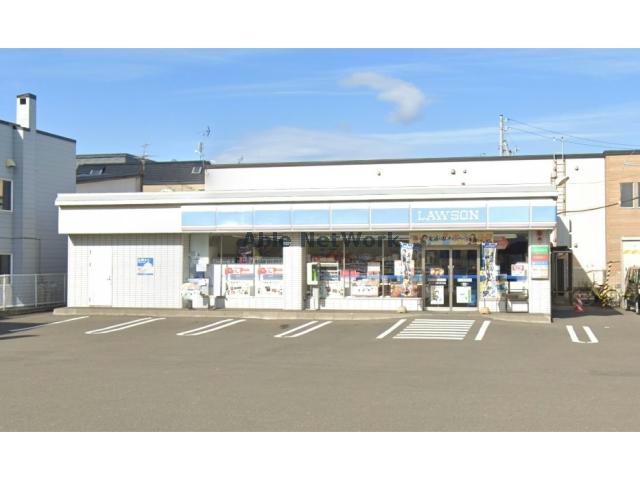 コンビニ　ローソン札幌八軒7条店（コンビニ）まで172m
